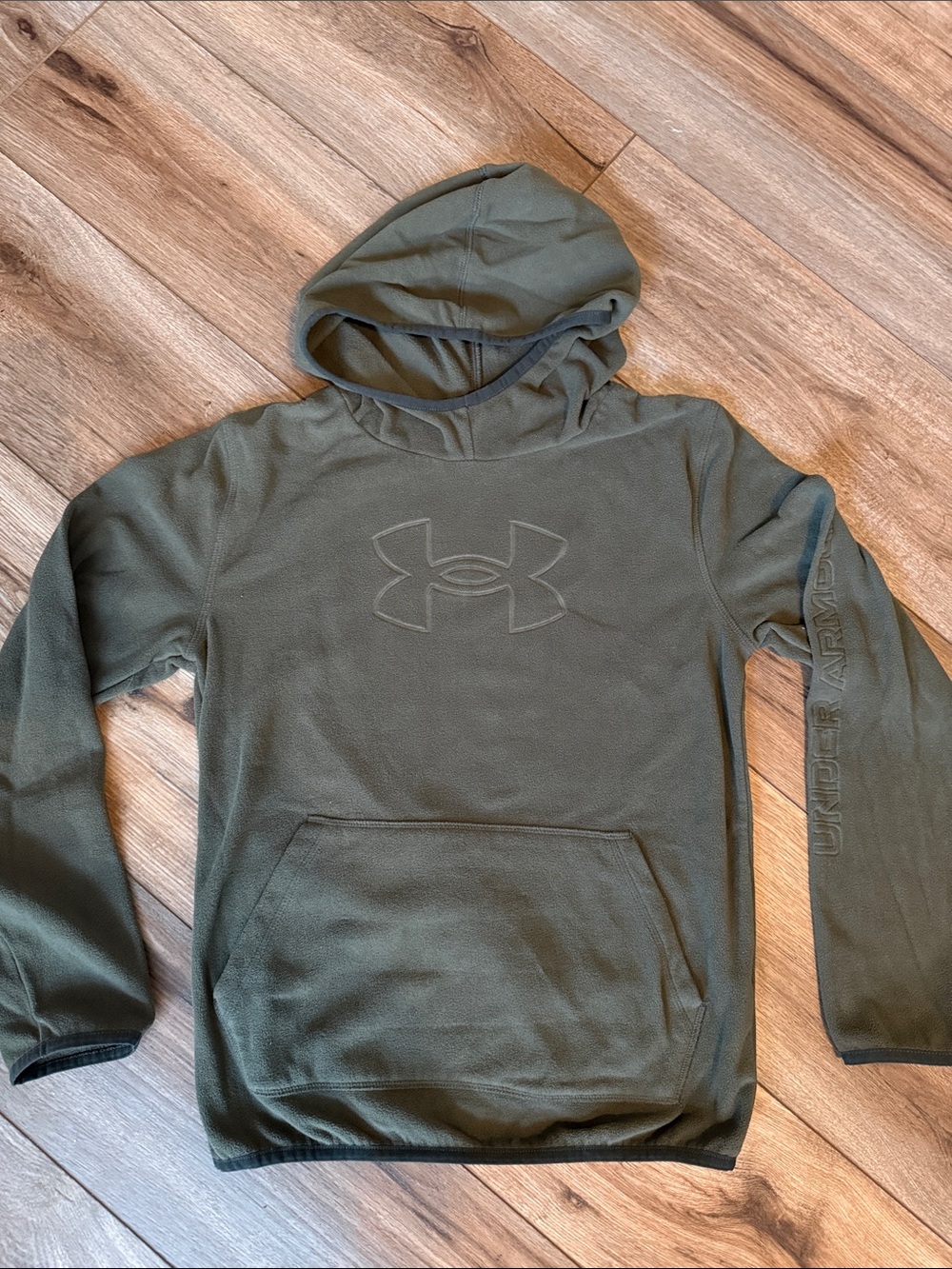 Under Armour Boys crewneck Hoodie in Olive